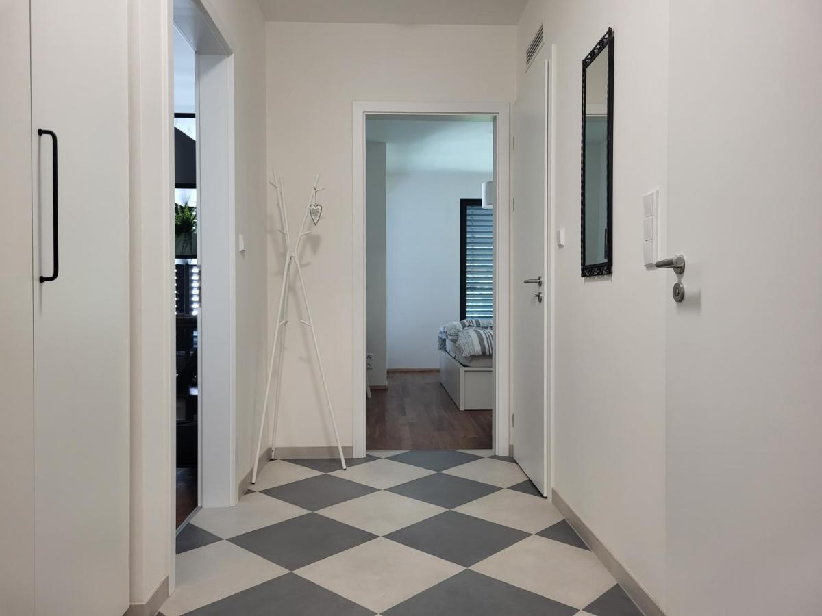 New Apartment In Karlin, Praha 8, Close To Center Ngoại thất bức ảnh